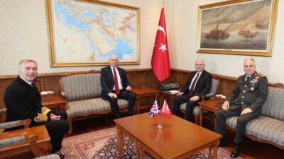Milli Savunma Bakanı Yaşar Güler ve İngiltere Savunma Bakanı John