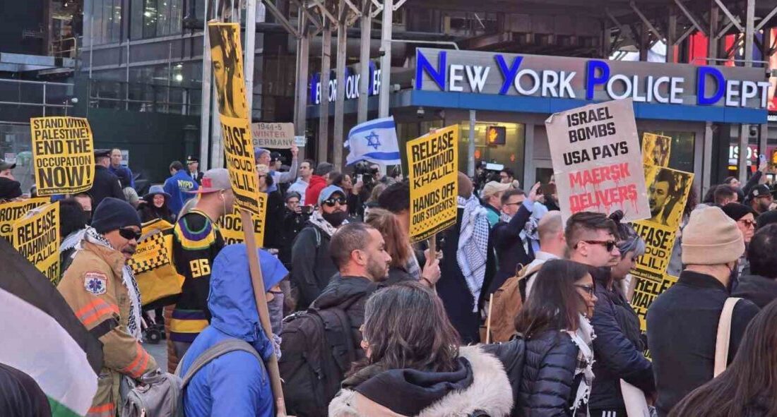 New York'ta İsrail'in Gazze'ye yönelik saldırılarını protesto eden binlerce gösterici