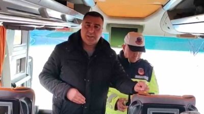 Kırıkkale’de bayram dolayısıyla yapılan trafik denetiminde sivil kıyafetli jandarma yolcu