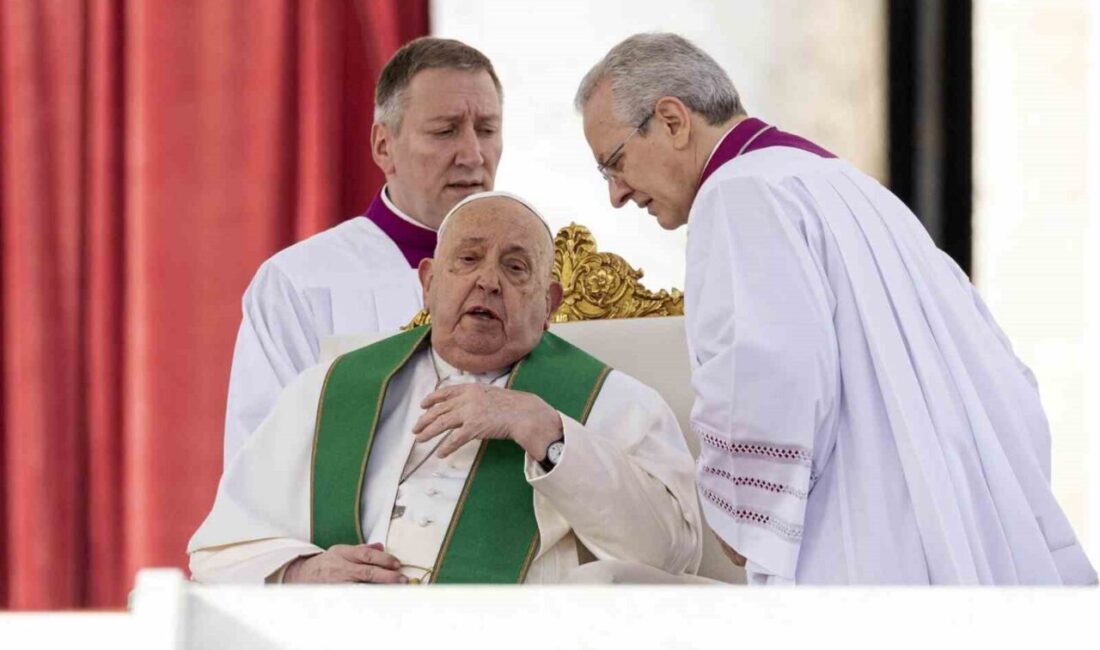 Roma'da tedavi gören Papa Francis, akut solunum yetmezliği nedeniyle invaziv