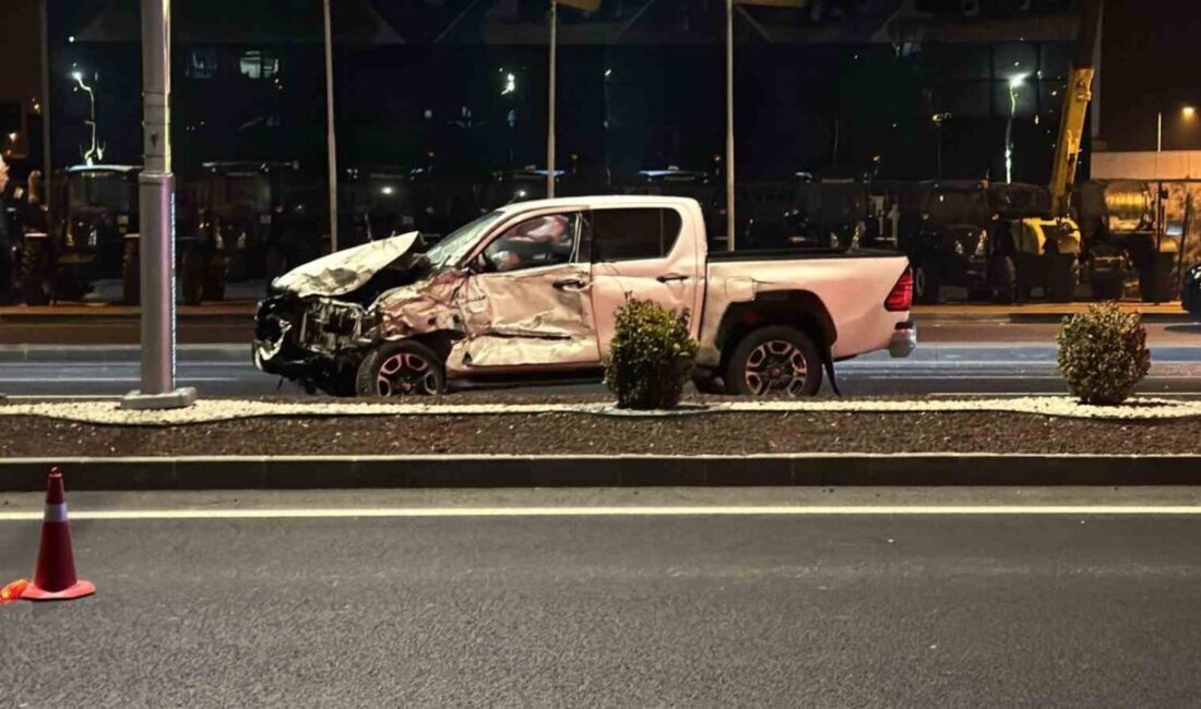 Ankara Polatlı'da pikap ile otomobilin çarpıştığı kazada, 3 kişi yaralandı.