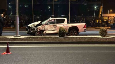 Ankara Polatlı'da pikap ile otomobilin çarpıştığı kazada, 3 kişi yaralandı.