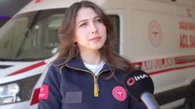 Paramedik ambulans şoförü Müzeyyen Karahan, trafikte zorluklarla mücadele ederek hastalara