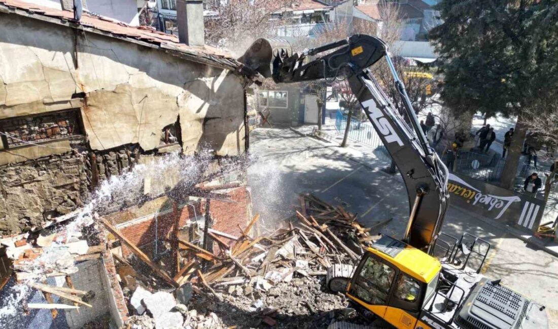 Çorum Belediye Başkanı Dr. Halil İbrahim Aşgın'ın öncülüğünde Tarihi Meydanın