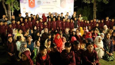 TİKA, Pakistan'da Dünya Yetimler Günü etkinliği kapsamında 200 yetim çocuğa