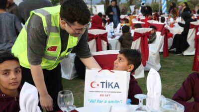 TİKA, Pakistan'daki yetim çocuklar için özel bir iftar programı düzenleyerek