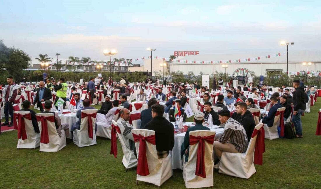 TİKA'nın düzenlediği iftar programında Türkiye, Pakistan ve Filistin'den gelen 320