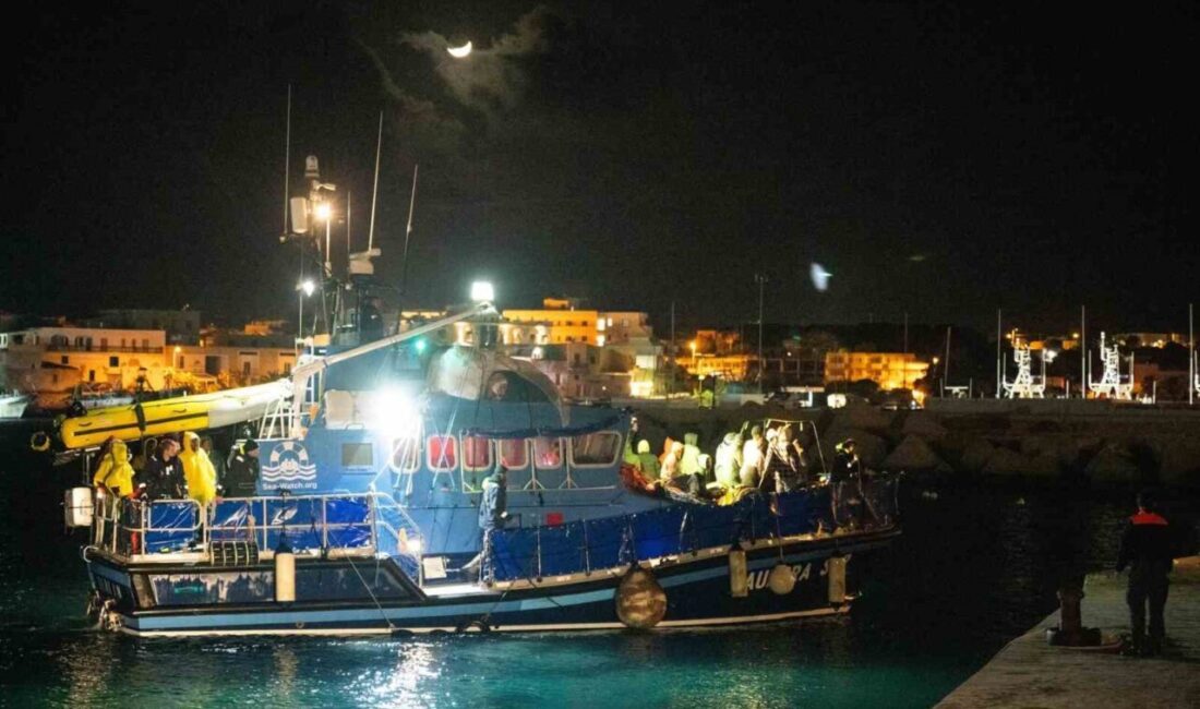 Almanya merkezli Sea Watch, Tunus açıklarındaki Miskar petrol platformuna sığınan