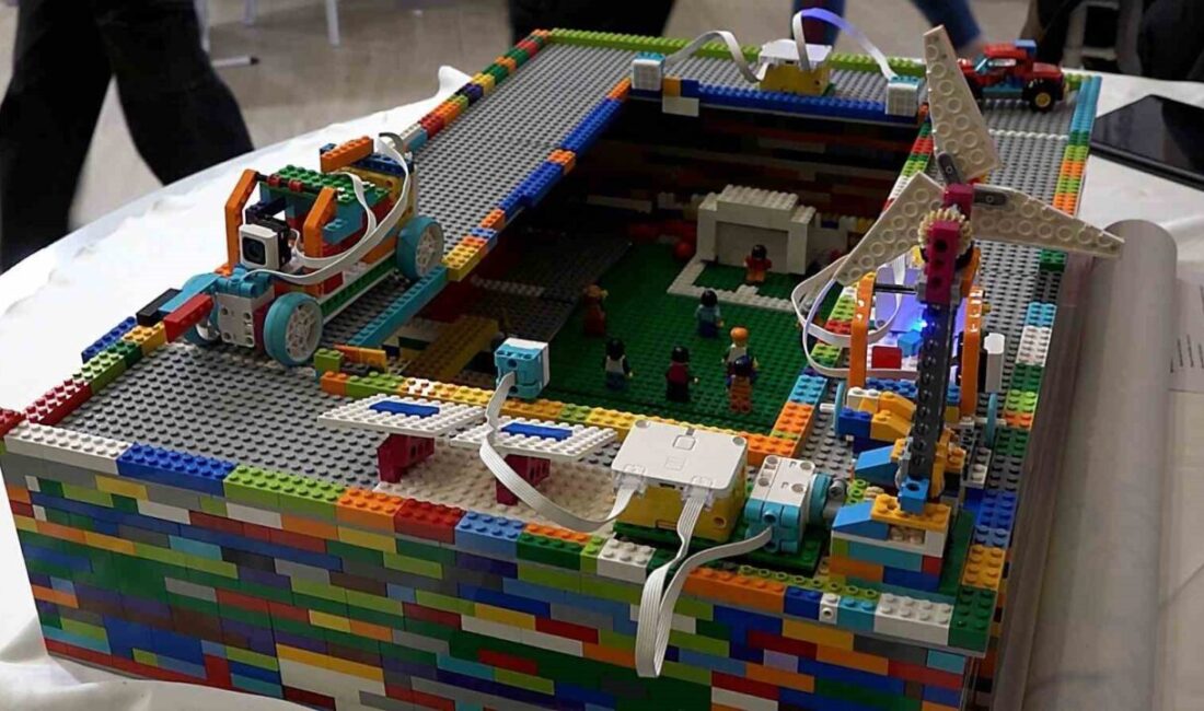 Samsun Atakum Belediyesi Fibonacci Uluslararası Robot Olimpiyatları'na ev sahipliği yaptı.