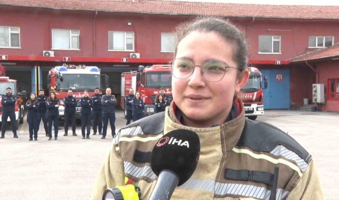 İtfaiye eri Kübra Abastı, yardımseverliği ve azmiyle kadın olmanın getirdiği