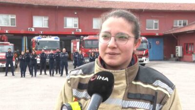 İtfaiye eri Kübra Abastı, yardımseverliği ve azmiyle kadın olmanın getirdiği