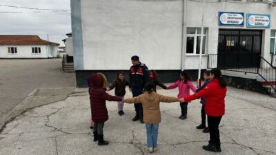 Yerköy İlçe Jandarma Komutanlığı ekipleri, öğrencilerin güvenliği için okul çevrelerinde