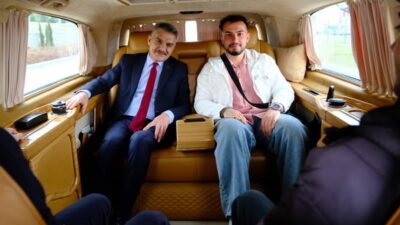 Otobüs Beklerken Vali’nin Aracına Bindiler!
