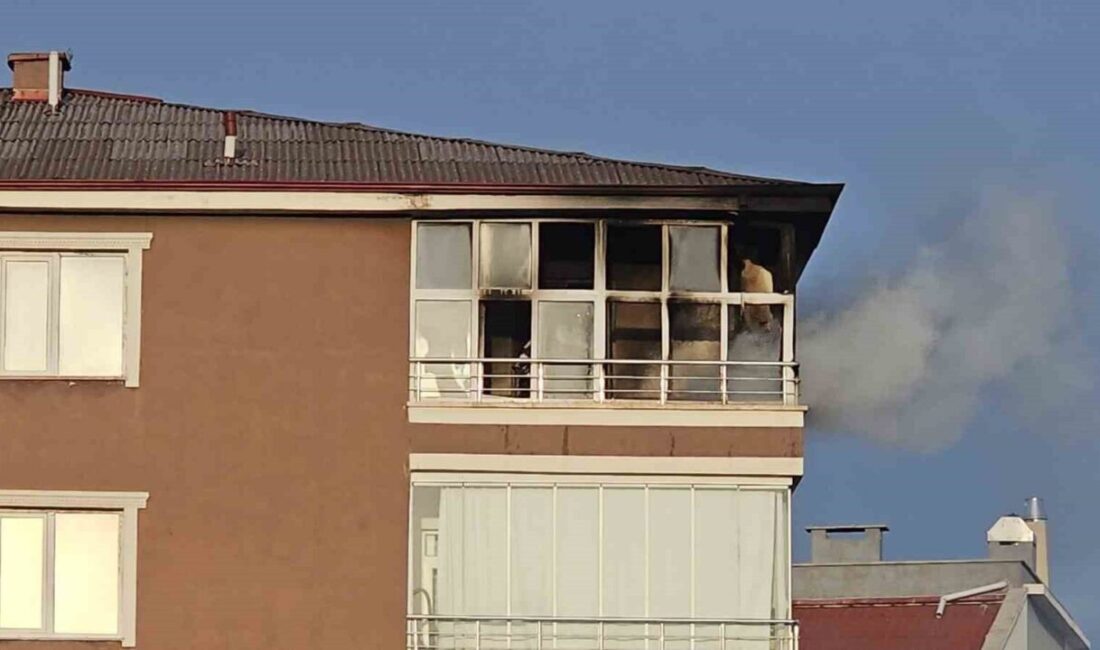 Yozgat'ta Bilal Şahin Mahallesi'ndeki Kentpark Ataşehir Sitesi'nde çıkan yangın, itfaiye