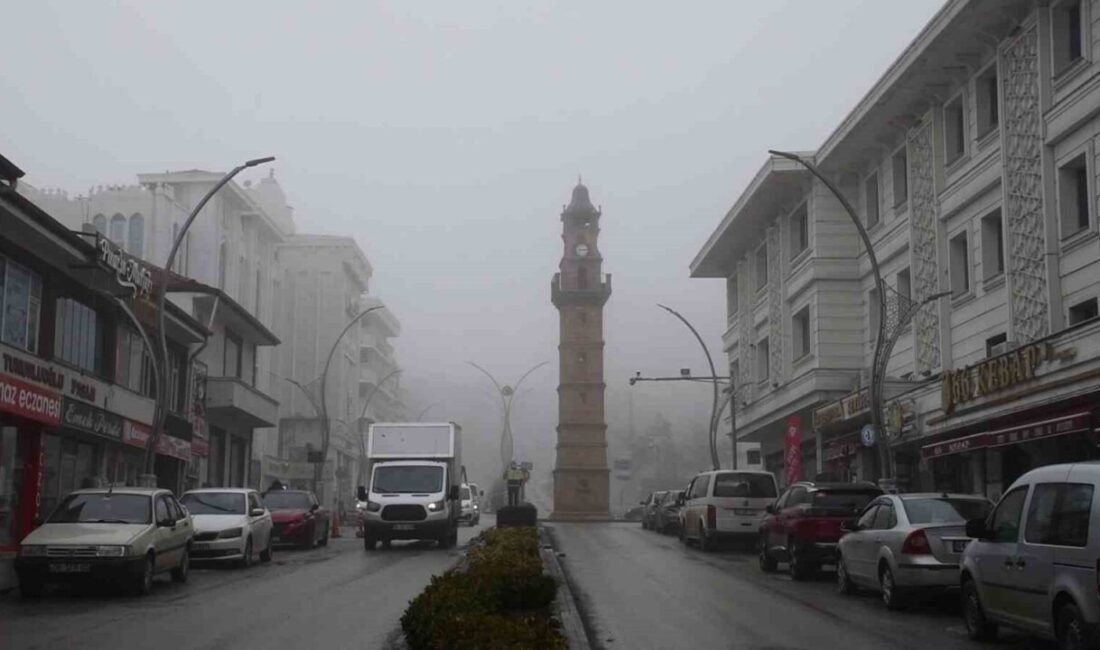 Yozgat'ta etkili olan yoğun sisle birlikte hayat olumsuz etkilendi. Görüş