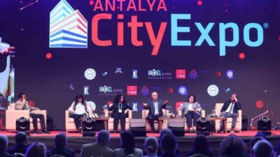 Antalya'da düzenlenen Yerel Yönetimler Sempozyumu, çevre politikaları, teknoloji ilişkisi ve