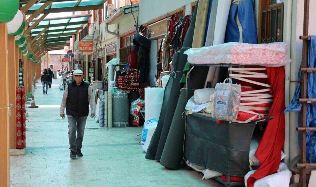 63 yıllık çadırcı Eroğlu: “Altın gibi mesleğe işçi bulamıyoruz” Kırşehir'de çadırcılık mesleğini sürdüren