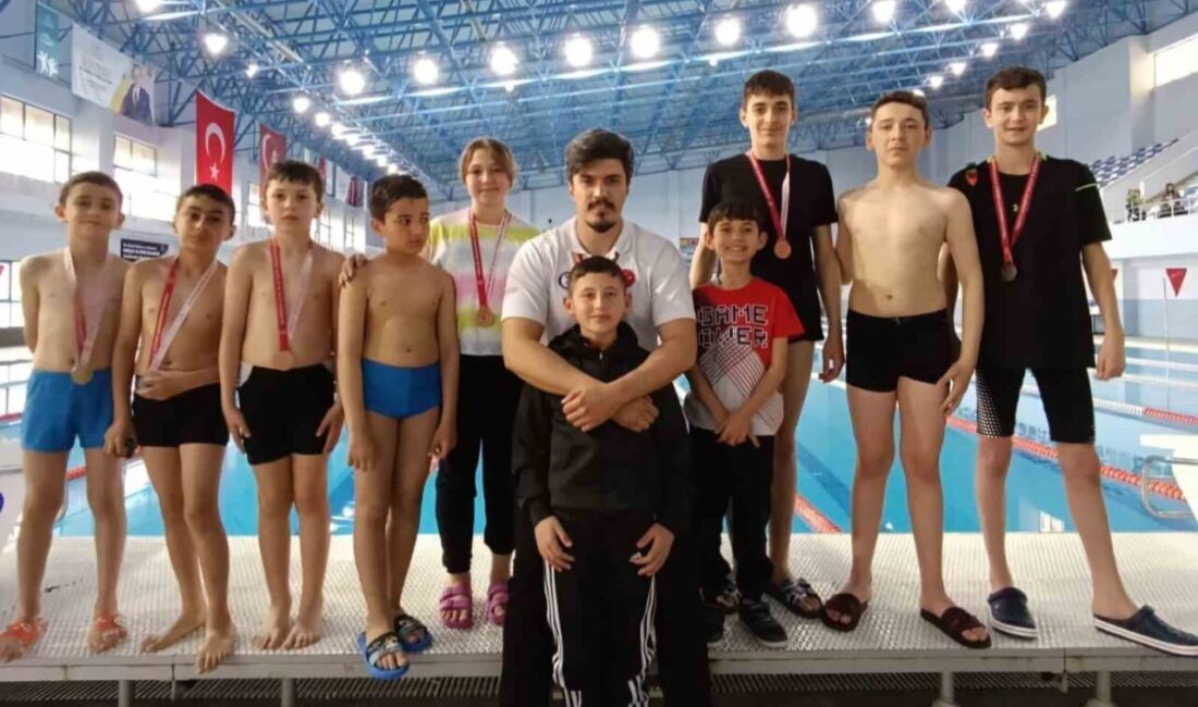 Alacalı genç yüzücüler madalyaları topladı Çorum'da düzenlenen yüzme yarışlarında