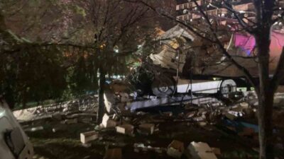 Ankara'da freni boşalan tırın kaza yapması sonucu sürücü T.B. hayatını