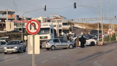 Akyurt'ta meydana gelen trafik kazasında iki otomobil çarpıştı. Kaza maddi