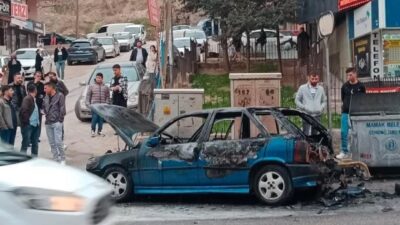Mamak ilçesinde park halindeki bir otomobilde çıkan yangın, itfaiye ekipleri