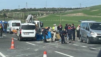 Ankara'da kamyonet sürücüsünün hayatını kaybettiği kaza sonucu 2 kişi yaralandı.