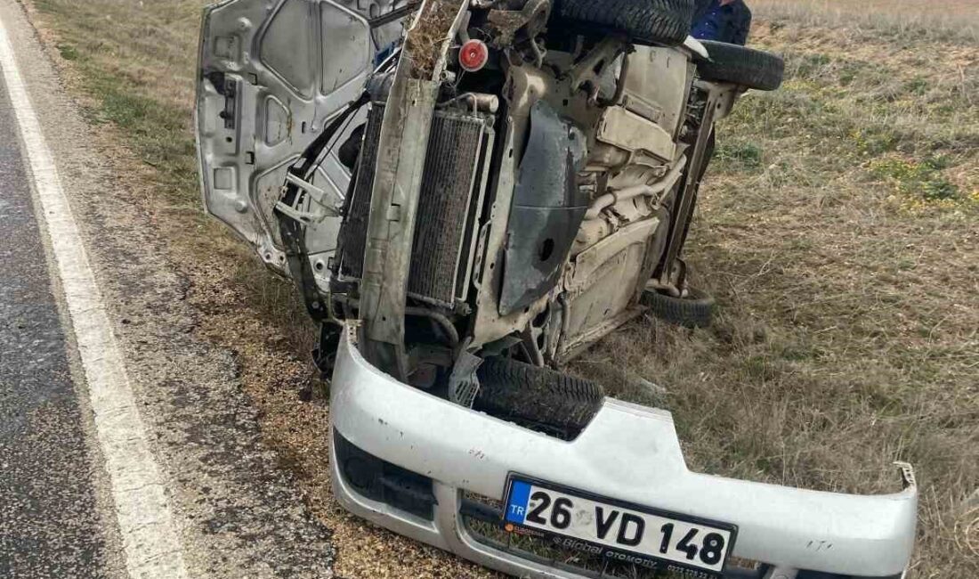 Beypazarı'nda yağış nedeniyle kayganlaşan yolda otomobil takla attı, 3 kişi