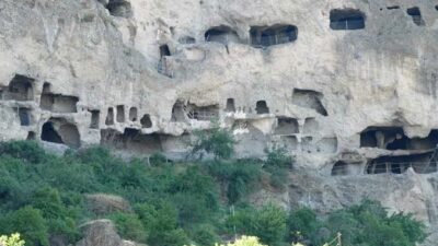 İnönü Mağaraları, Ankara'nın Güdül ilçesinde turistlerin ilgisini çeken tarihi bir