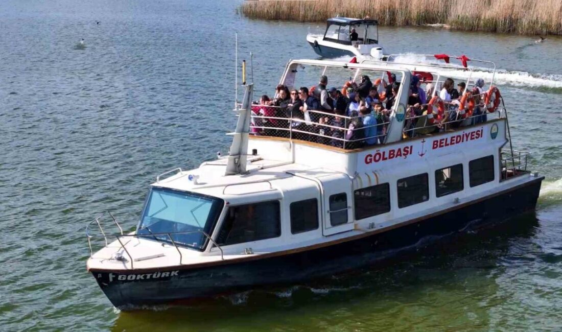 Ankara'nın Gölbaşı Sahil Parkı, güneşli havadan faydalanmak isteyen Ankaralılar tarafından