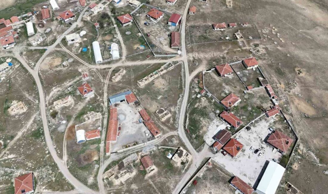 Boğazkaya Mahallesi'nde 20 yıldır su sorunu yaşanıyor. Köylüler, diğer köylerden
