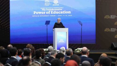 Yüksek seviyeli oturumda kriz bölgelerinde eğitim, kız çocuklarının eğitimi, insan