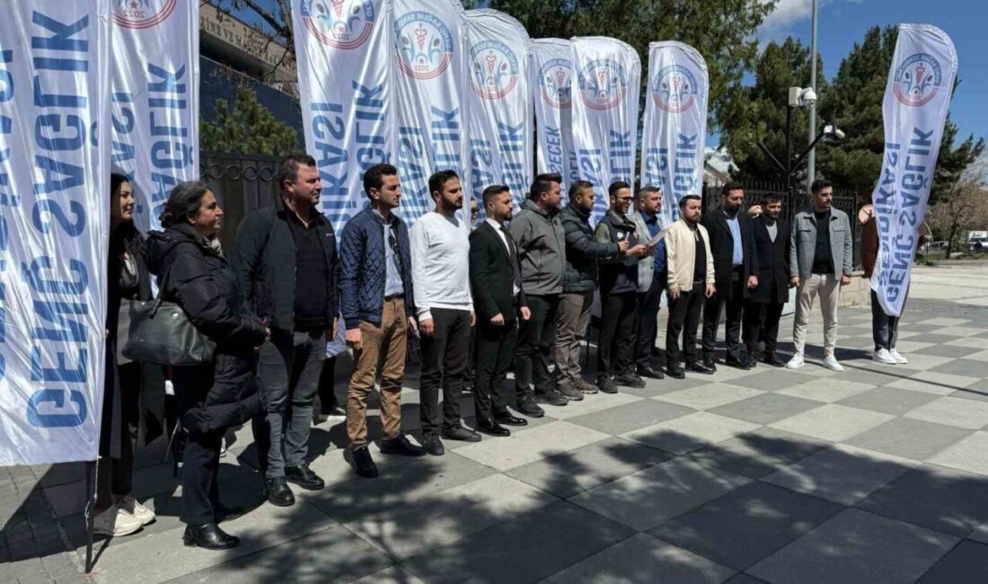Hazine ve Maliye Bakanlığı önünde atama bekleyen sağlıkçılar, sağlık personeli