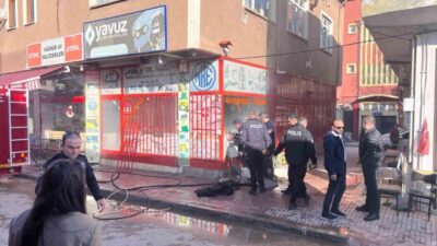 Çorum'un Sungurlu ilçesinde bir av bayisinde çıkan yangın, itfaiye ekipleri