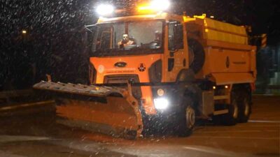 Kırıkkale'de baharın gelmesi beklenirken şehir merkezinde kar yağışı yaşandı. Vatandaşlar