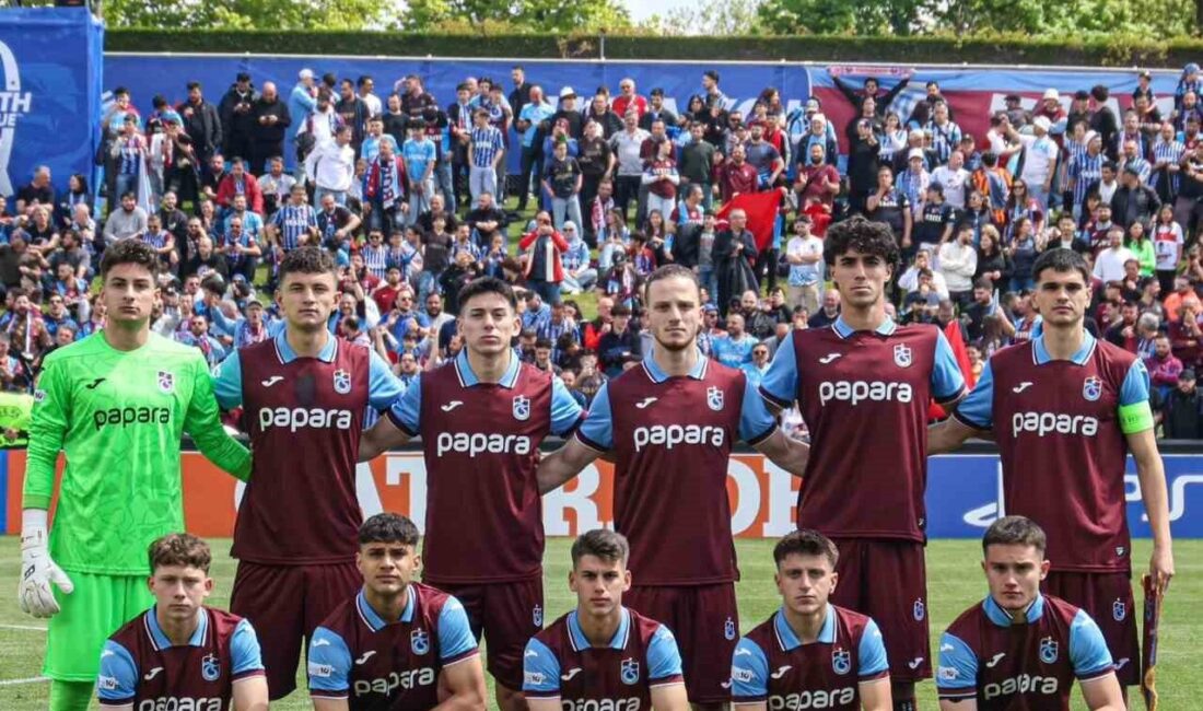 Bakan Bak, Trabzonspor U19 takımını UEFA Gençlik Ligi'nde finale çıkması