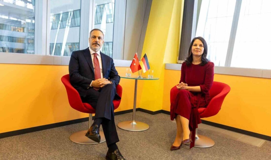 Hakan Fidan, NATO Dışişleri Bakanları Toplantısı'nda Almanya Dışişleri Bakanı Annalena
