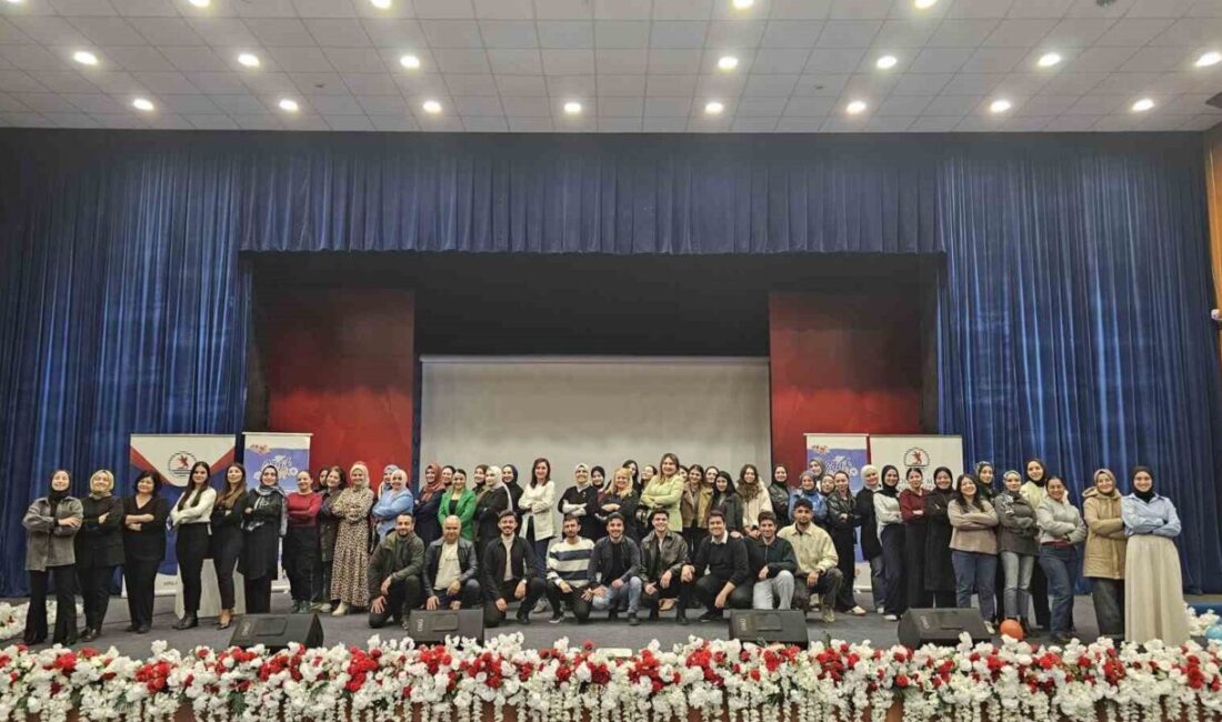 Samsun'un Canik Belediye Başkanı İbrahim Sandıkçı, şehrin 17 ilçesindeki öğrencileri