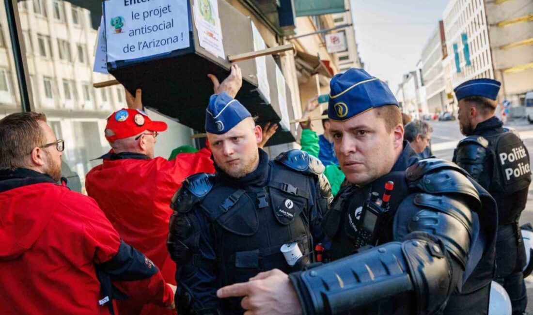 Belçika'da hükümetin planladığı kesintileri protesto etmek için genel grev yapıldı.