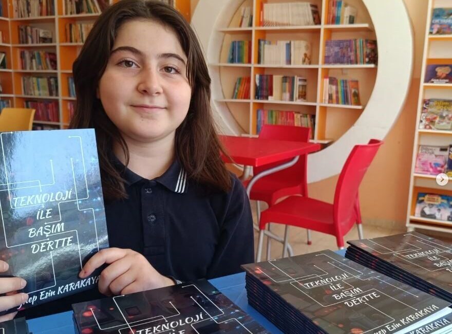 Yozgatlı Zeynep Esin Karakaya, "Teknoloji ile Başım Dertte" adlı kitabında