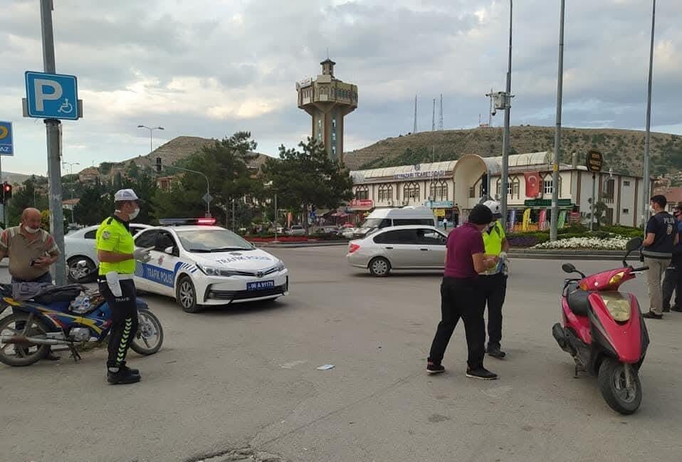 Beypazarı'da Emniyet Müdürlüğü Trafik Denetleme ekipleri motosiklet sürücülerini denetleyerek güvenliği