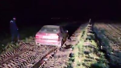 Yozgat'ta Sebahattin Türksoy, bilmediği yolda aracını kaybederek çamura sapladı. Jandarma