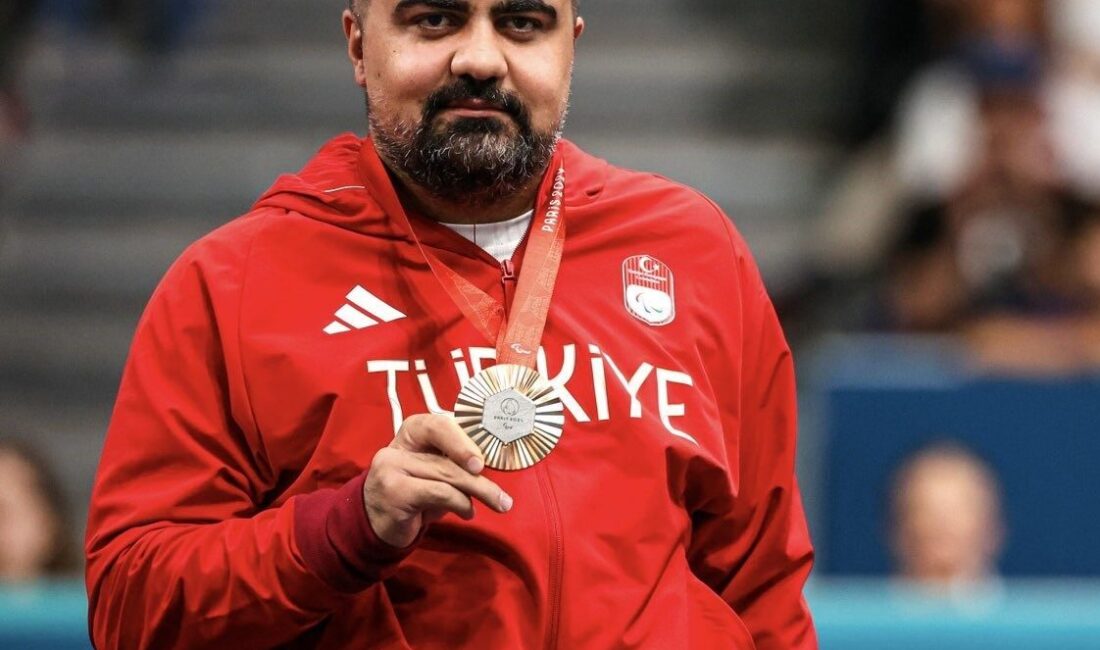 Gençlik ve Spor Bakanı Osman Aşkın Bak, milli para masa