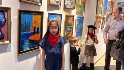 Çorum'da 23 Nisan etkinlikleri kapsamında düzenlenen "Atölyedeyiz Çocuk Sanat Topluluğu"