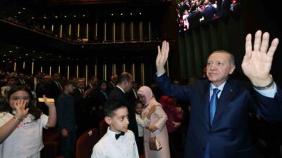 Cumhurbaşkanı Recep Tayyip Erdoğan ve eşi Emine Erdoğan, 23 Nisan