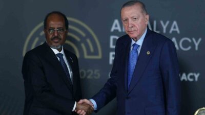 Cumhurbaşkanı Erdoğan, Somali Cumhurbaşkanı Mahmud ile Türkiye-Somali ilişkilerini görüştü. İş