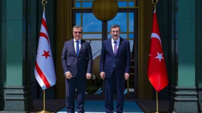 Cumhurbaşkanı Yardımcısı Cevdet Yılmaz, KKTC Başbakanı Ünal Üstel ile görüşmesinde