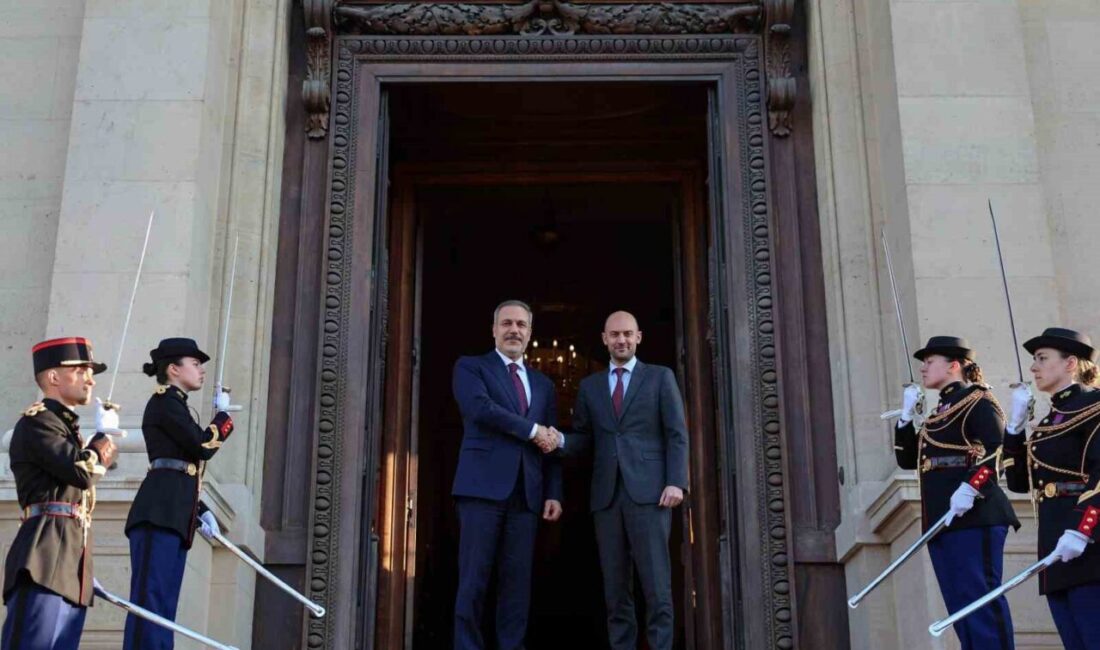 Dışişleri Bakanı Hakan Fidan, Fransa'nın başkenti Paris'te resmi ziyaretlerde bulundu.