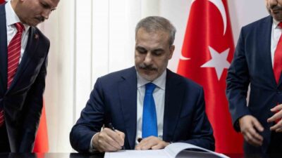 Hakan Fidan, resmi ziyaret kapsamında Cezayir'e giderek Türkiye'nin Oran Başkonsolosluğu