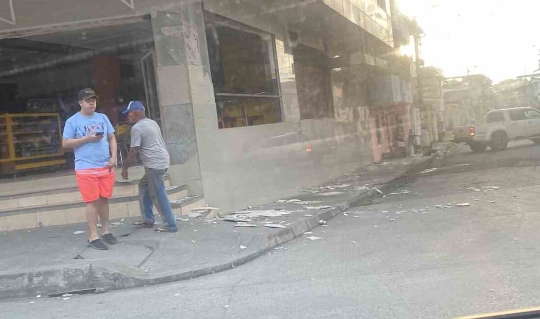 Ekvador'da 6,3 büyüklüğünde deprem meydana geldi. Depremde binalarda hasar oluştu