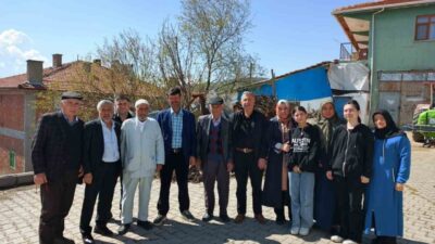 Akyurt'un Elecik Mahallesi'nden hacca gidecek olanlar dualarla uğurlandı. Hacı adayları,